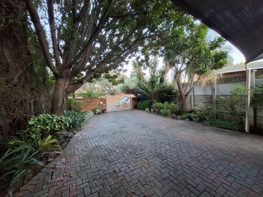4 Bedroom Property for Sale in Geelhoutpark North West